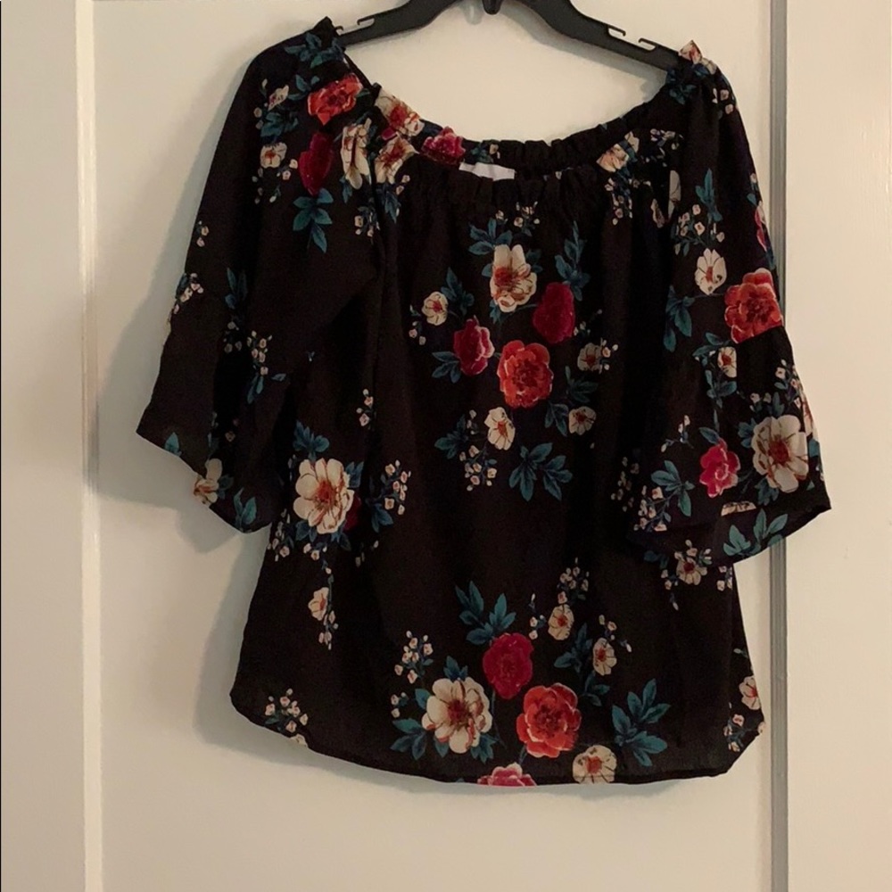 Super cute floral shirt